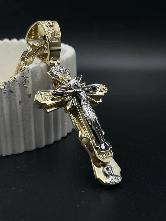 Colier Crucifix cu Iisus – Protecție, Credință și Eleganță